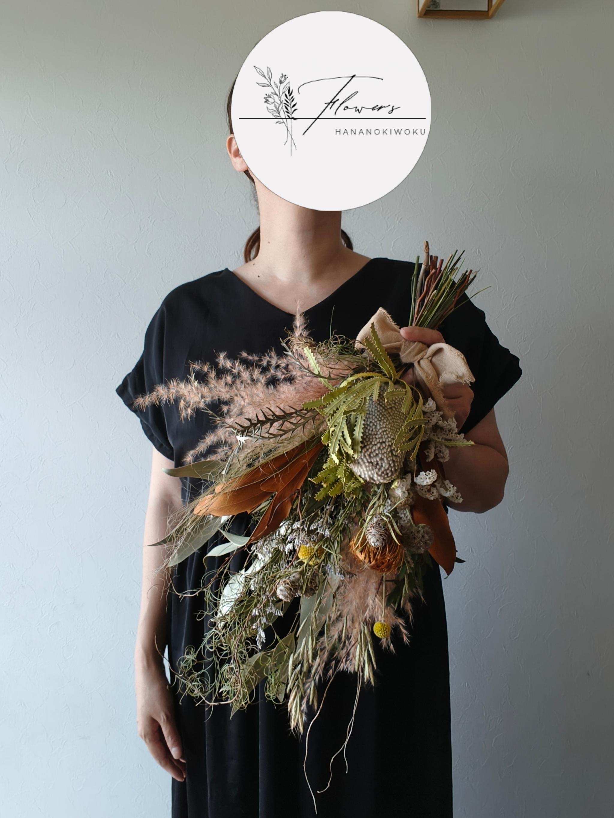 ワイルドフラワーのドライフラワースワッグブーケ ウェディングブーケ前撮り 和装 インテリア ユーカリ バンクシア リース | 17枚目